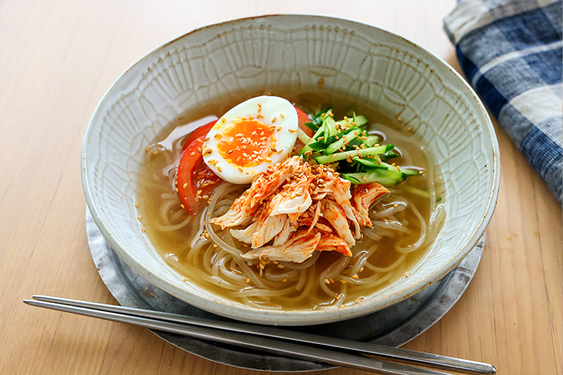 蒸し鶏のキムチ和え冷麺