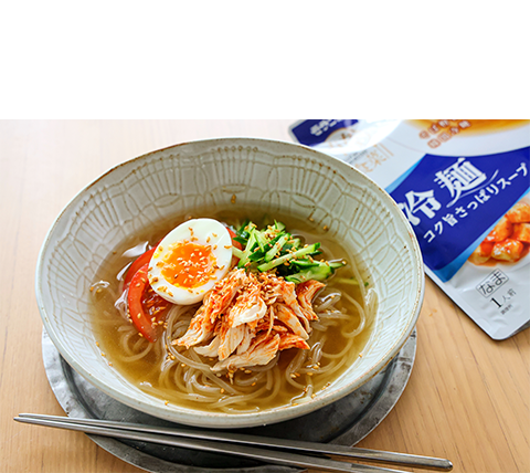 蒸し鶏のキムチ和え冷麺