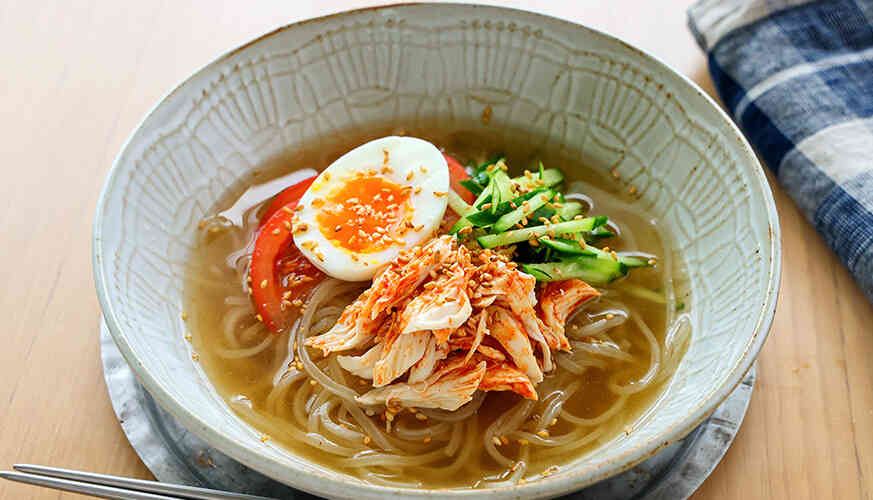 蒸し鶏のキムチ和え冷麺