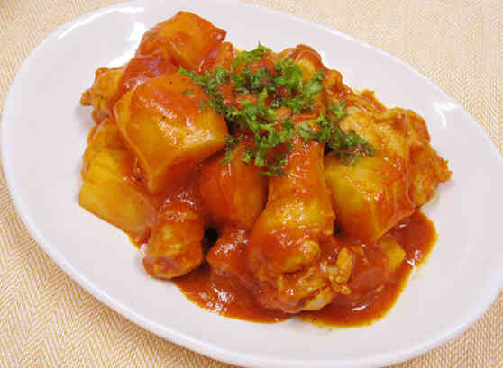鶏の手羽元とじゃがいものトマト煮