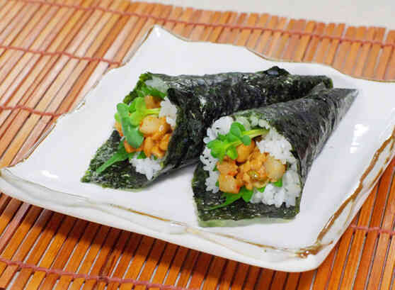 いかキムチ納豆手巻き寿司