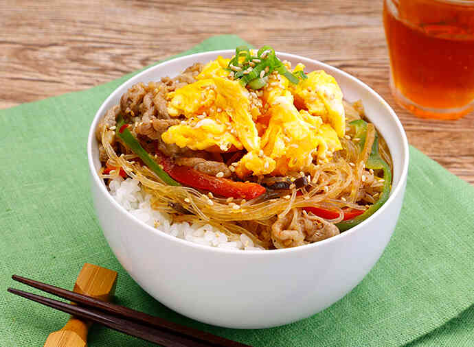 ふわとろ卵のチャプチェ丼