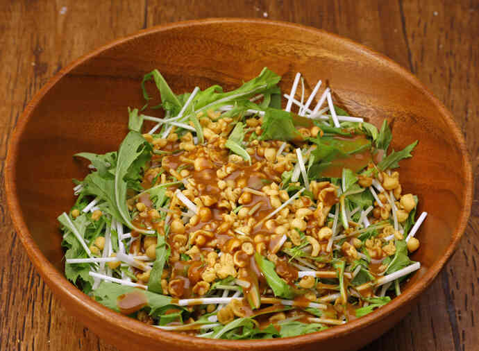 やみつき水菜サラダ(背徳の焦がしにんにく豚骨味)