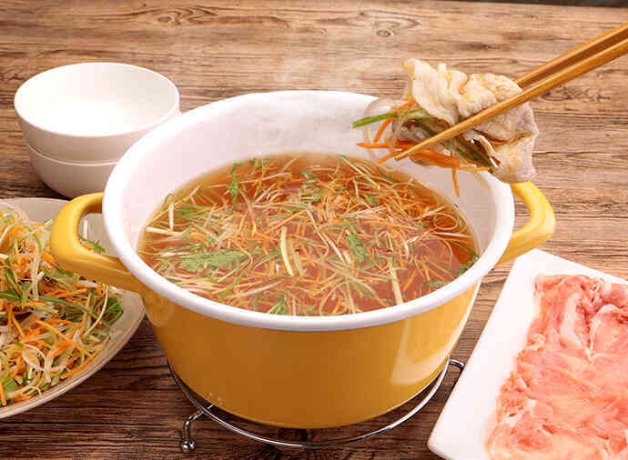 カット野菜でお手軽!ふわっとゆず香る肉しゃぶ鍋