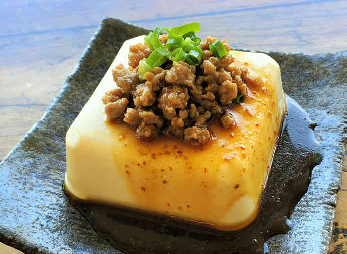 肉そぼろのせ冷奴(業務用商品使用)