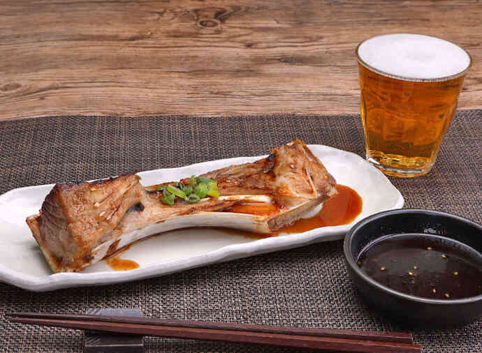 ジャンで食べるまぐろのカマ焼き