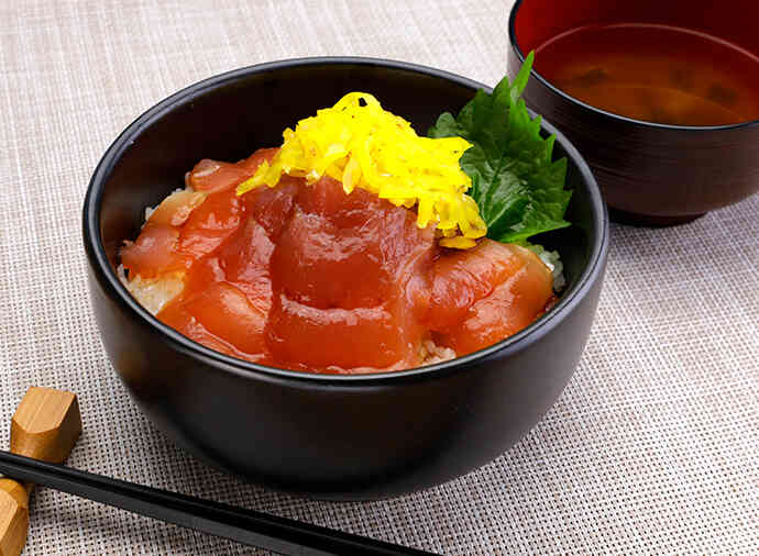 まぐろ切身を使って まぐたく丼