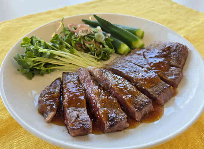 香り広がる牛ステーキ