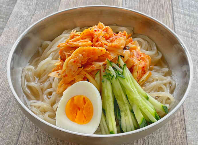 サラダチキンとねぎのピリ辛冷麺