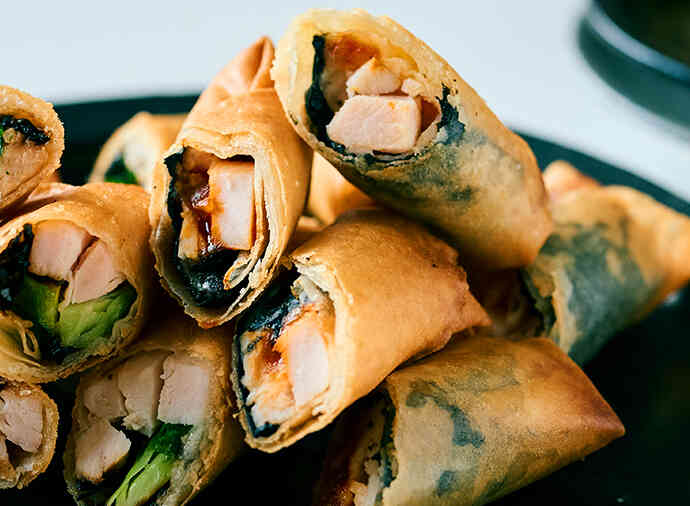 サラダチキン、海苔、チーズ、コチュジャンの春巻