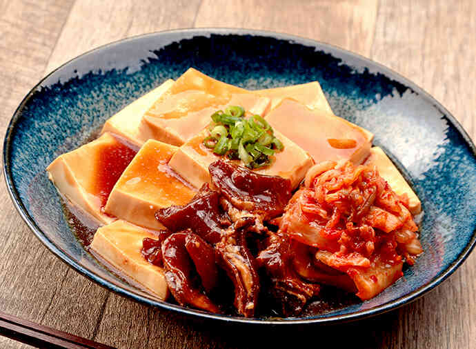キムチのせ牛すじ肉豆腐