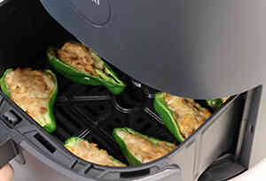 キムチのせピーマンのツナマヨ詰め