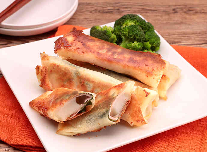 余ったお餅でハムチーズ春巻