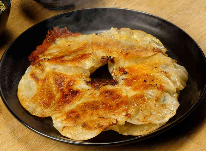 チーズカリッと！ドーナツ型餃子 イメージ