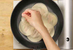 チーズカリッと!ドーナツ型餃子