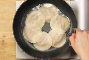 チーズカリッと!ドーナツ型餃子