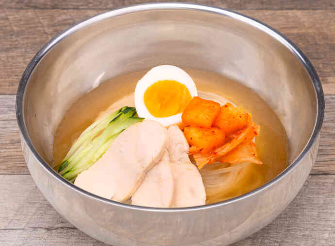 2色キムチのせ冷麺