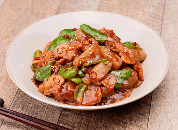 こんにゃくとピーマンのピリ辛味噌炒め