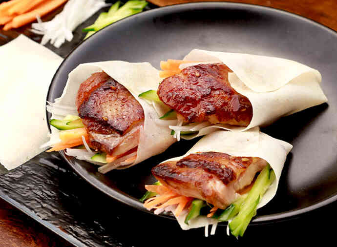 春巻をそのまま巻いて食べる！北京ダック風
