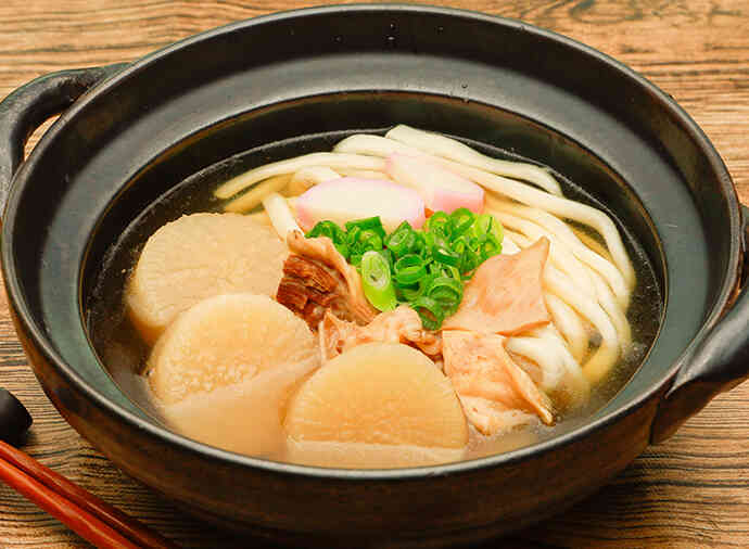 大根と牛すじ入り煮込みうどん