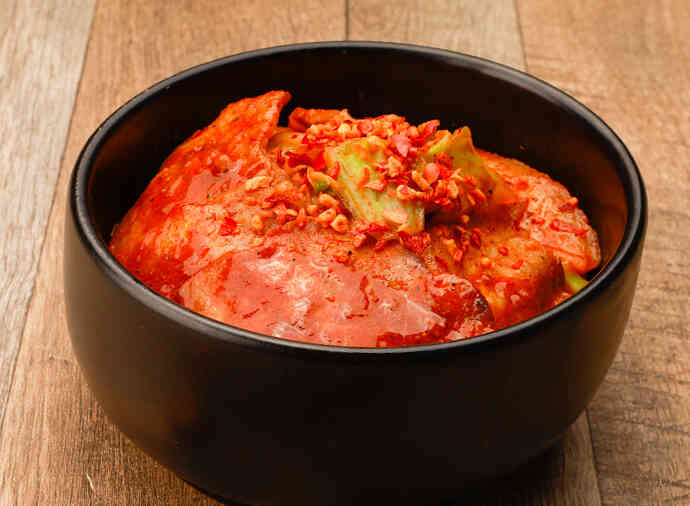 厚切り肉で作る「麺創研 紅」の肉丼