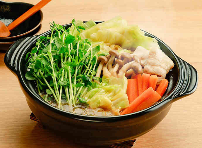 豆苗ときゃべつのにんにく味噌鍋