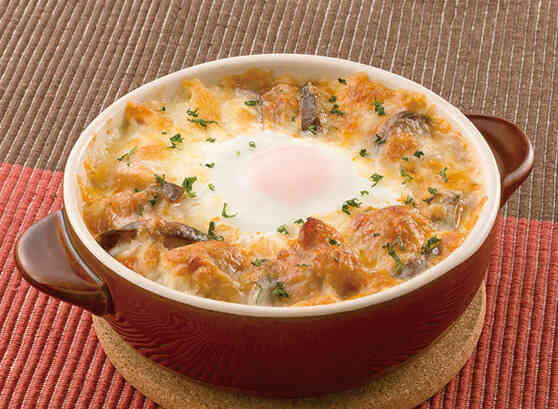 鶏肉トマト煮のエッグトースター焼