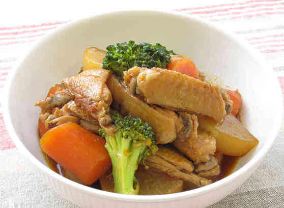 鶏手羽中のスパイシー煮込み