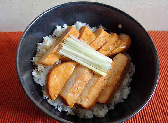 サラダチキンのジャン漬け丼