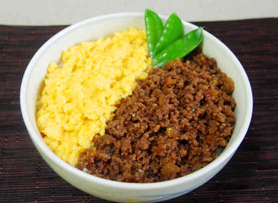 ジャンで作るそぼろ飯(2色丼)