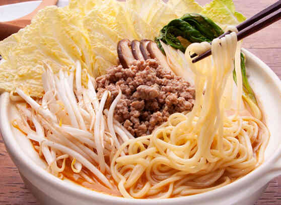 野菜たっぷり♪もやし担々鍋ラーメン