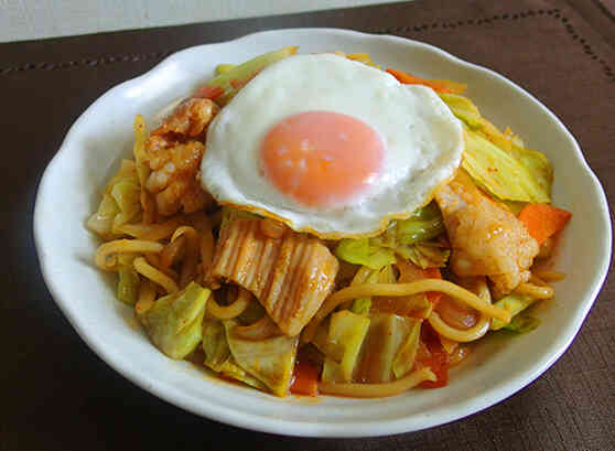ピリ辛ホルモンうどん