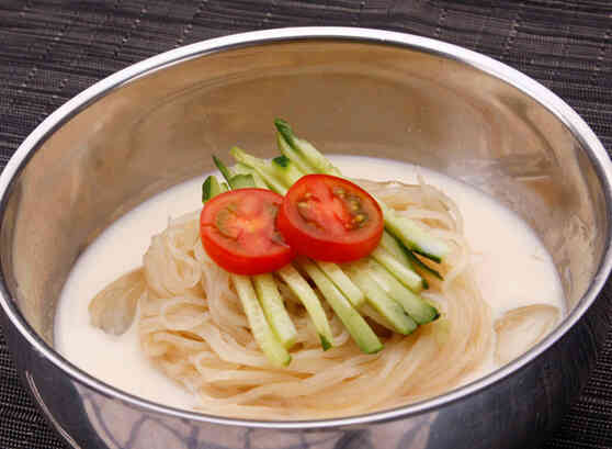 韓国式冷麺で豆乳冷麺（コンクッス風）