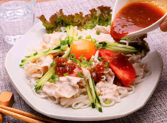 黒酢仕立て 玉ねぎ醤油の冷しゃぶ麺
