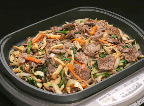ホットプレートで作る牛肉野菜炒め
