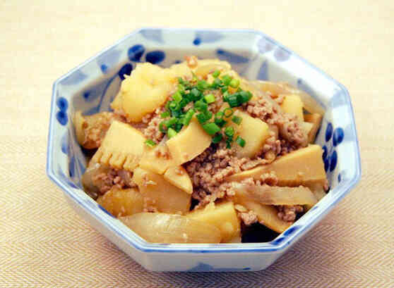 豚ひき肉とたけのこの煮物