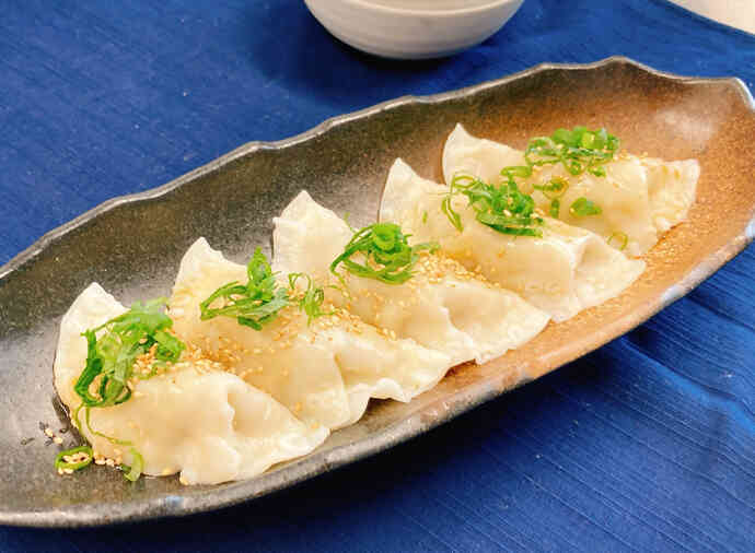もっちもち食感♪ぶっかけ冷やし水餃子
