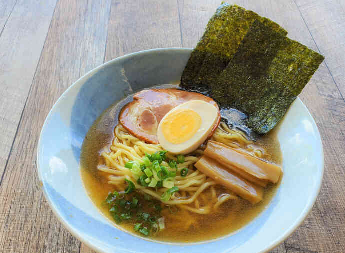 牛だし醤油ラーメン(業務用商品使用)