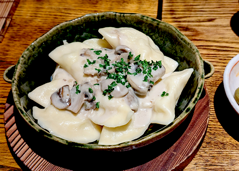 「旅の食堂 ととら亭」で提供されたコルトゥナシとデザートイメージ