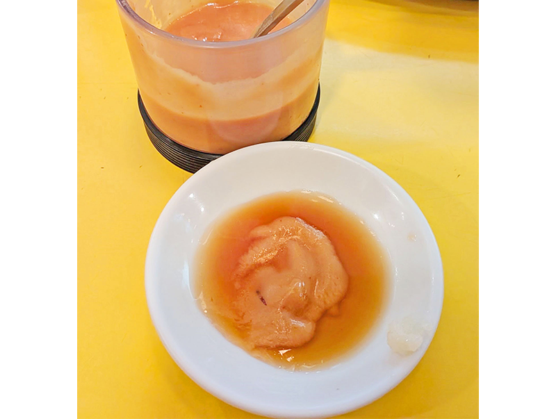 神戸では味噌ベースのいタレで食べられてる餃子