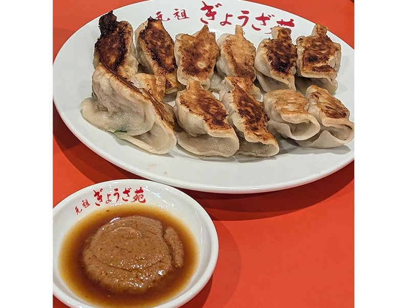 「元祖ぎょうざ苑」の店舗と一子相伝の餃子」